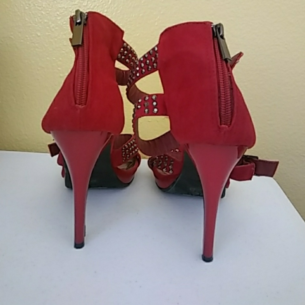 High Heels - Picture 3 of 4